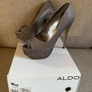 Size 8 Aldo platform heels. Worn twice. Glittery gold/black